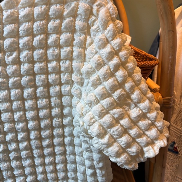 DAZY Solid Round Neck Textured Blouse - Picture 4 of 5